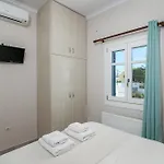 Vira Vivere Plaka (Milos)