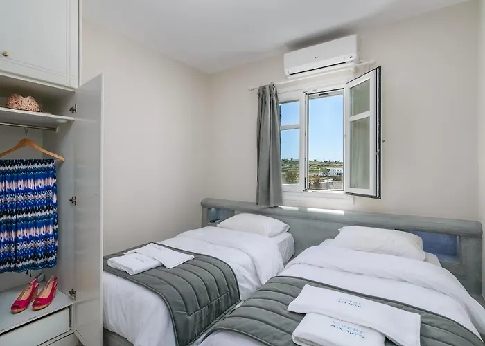 Vira Vivere Plaka (Milos)