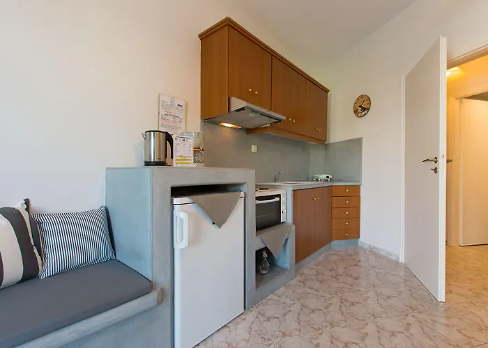 Vira Vivere Plaka (Milos)