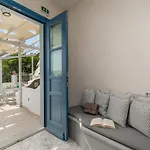 Vira Vivere Plaka (Milos)