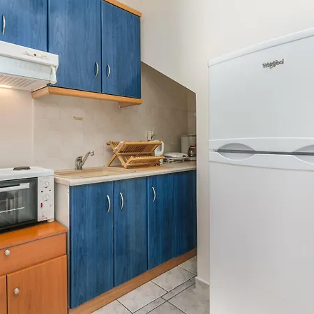 Apart Otel Vira Vivere Plaka (Milos)