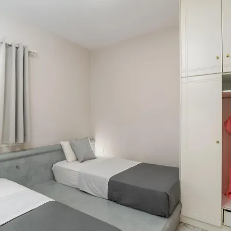 Aparthotel Vira Vivere Plaka (Milos)